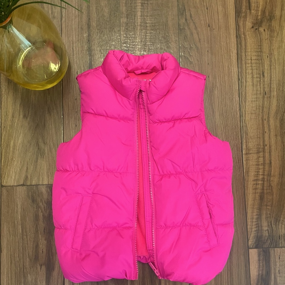 **BRAND NEW***OLD NAVY pink puffer vest. SZ 5T